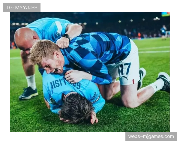 终场哨响，克罗地亚外援托利奇跪地掩面，浙江队四轮不胜